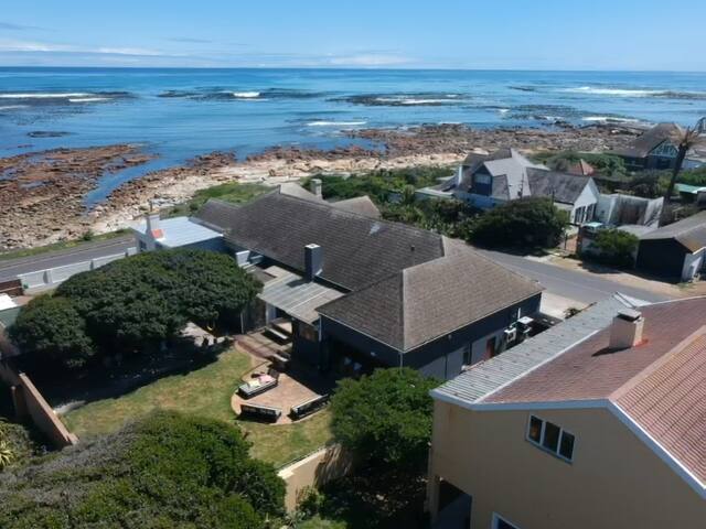 Old Kom Beach House gallery image 3