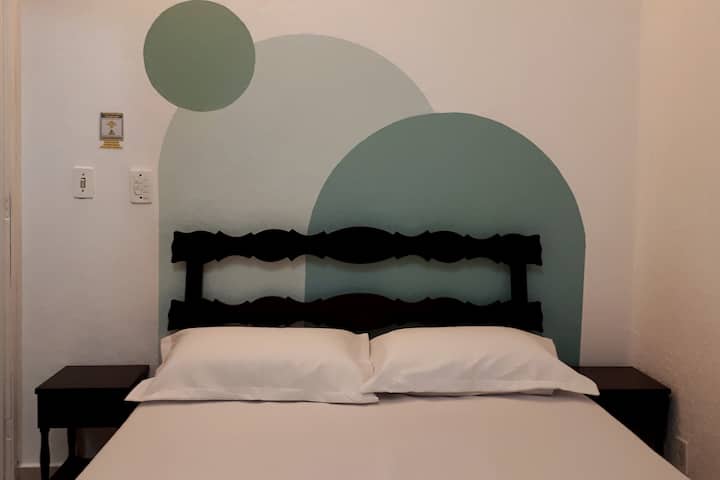 Соба на „Blue Sky Suite“ за пар со плакар, вентилатор и клима уред 