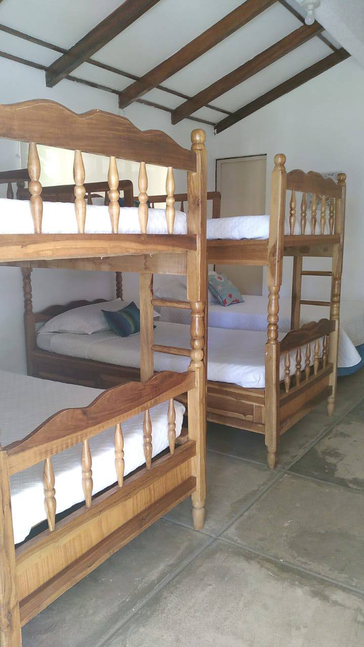 Habitación 1: 
2 camarotes 1 cama twin
