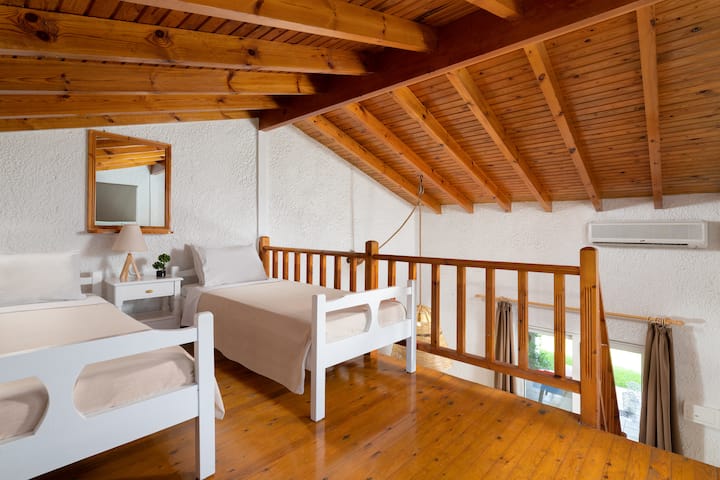 open loft with 2 single beds