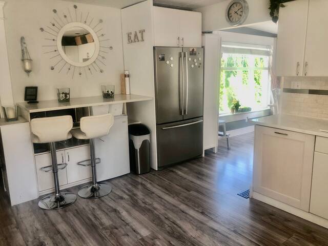 VGH Vancouver 3 bdrm w Hot Tub 5 mins to Downtown gallery image 4