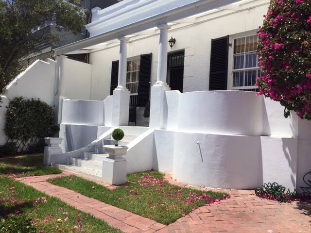Cosy Cape Town cul de sac cottage