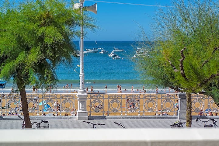 Belle Epoque on the Seafront by DonosRent