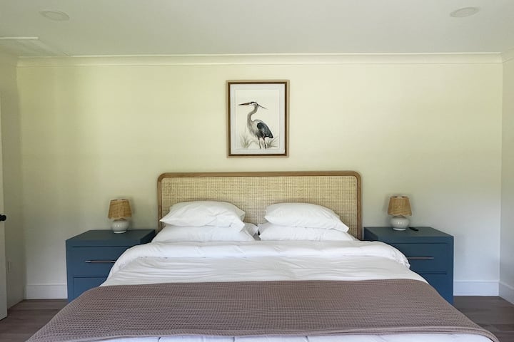 Საძინებელი 1 
საწოლი 193×203 სმ ტელევიზორით.