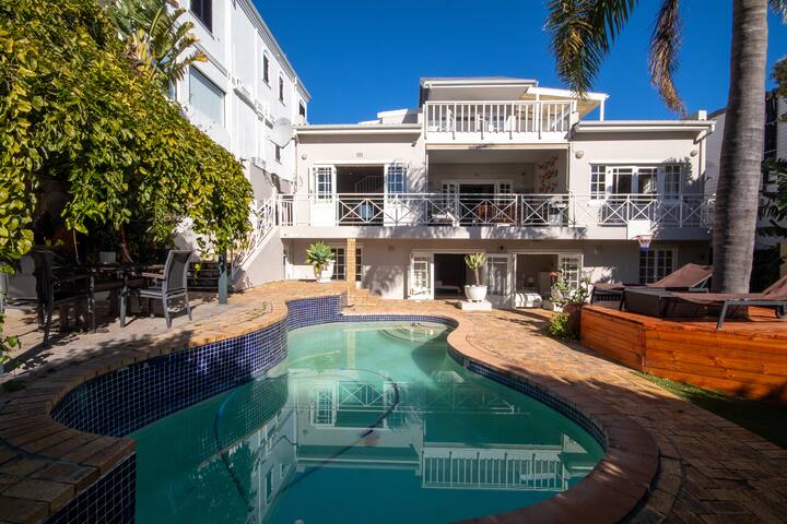 Luxury house with pool & panoramic views gallery image 3