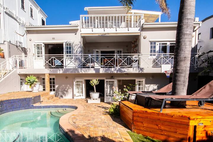 Luxury house with pool & panoramic views gallery image 2