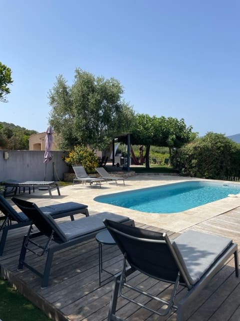 T4 villa, 100 m from the beach, pool, sea view