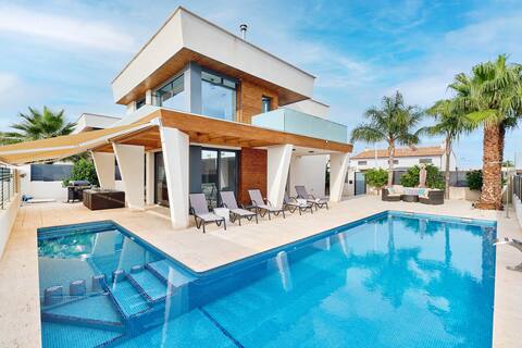New Villa near beach, 10 Guests, Private Pool&Spa