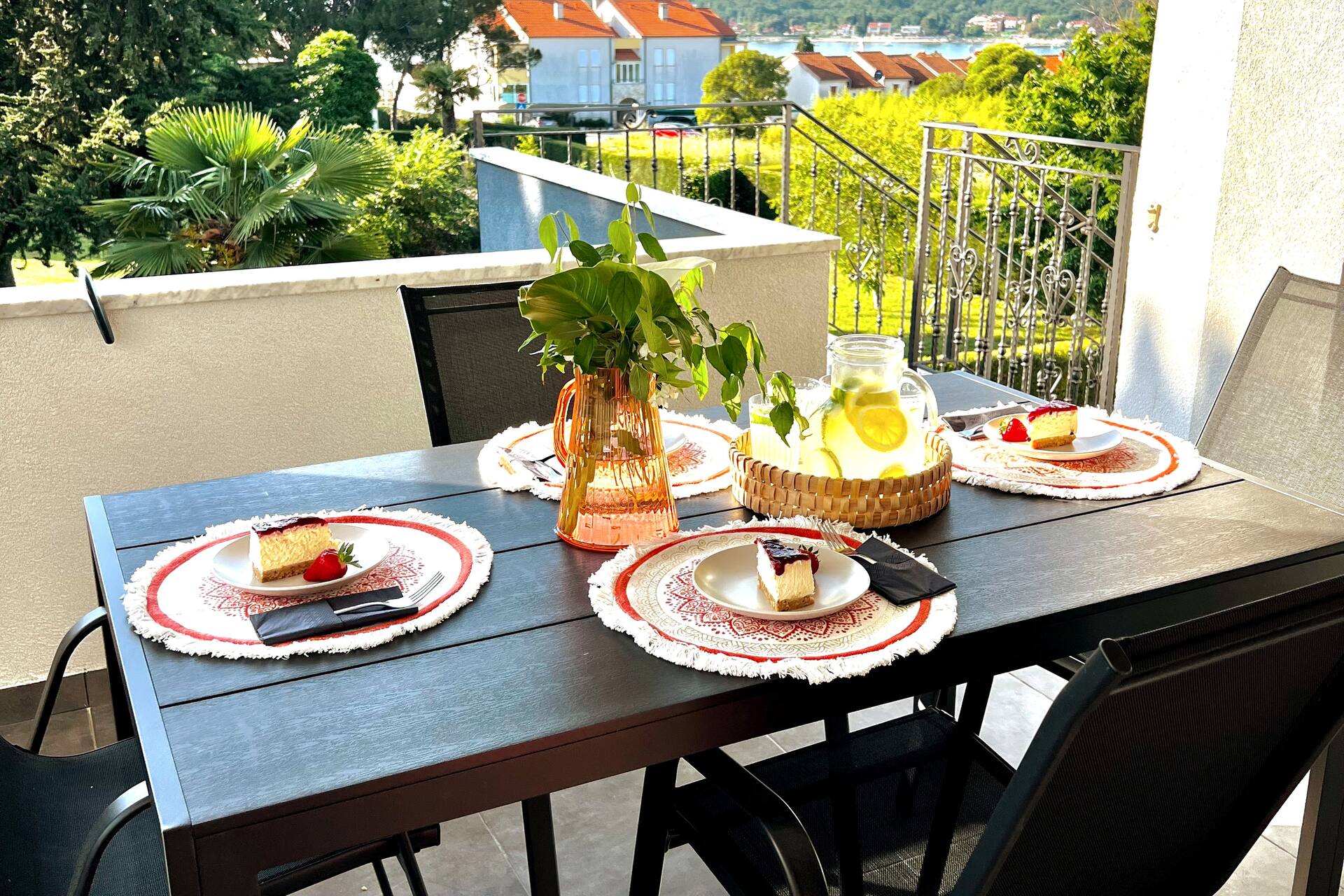 Crodajla Domy -modern apartment with sea view
