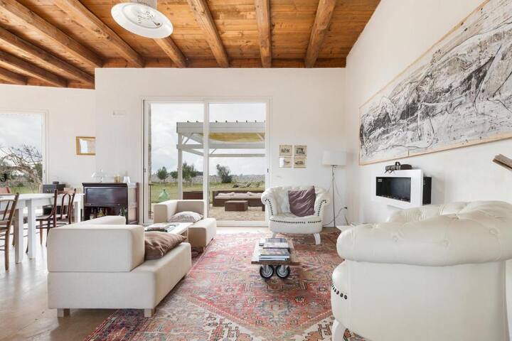 Falcon Home –Villa with Pool 10 Minutes from Lecce gallery image 4