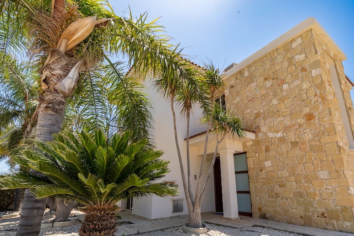 Villa Christopher 200m From Sea - Paphos