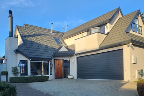 Quiet 3BR by River & Lagoon