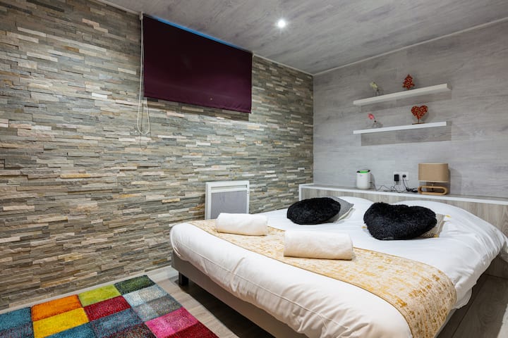 Una habitación cómoda y relajante, ideal para descansar con tranquilidad y disfrutar plenamente de noches tranquilas y relajantes.