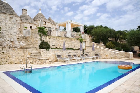 Trullo with swimming pool in Puglia - Alberobello