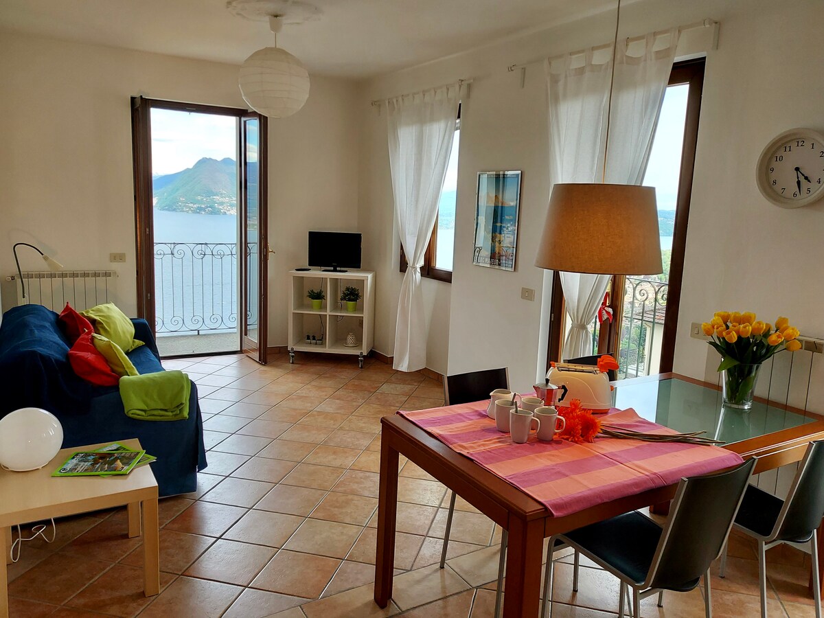 Successful Airbnb property: A 3rd floor window in Stresa on Lake Maggiore :) in Stresa