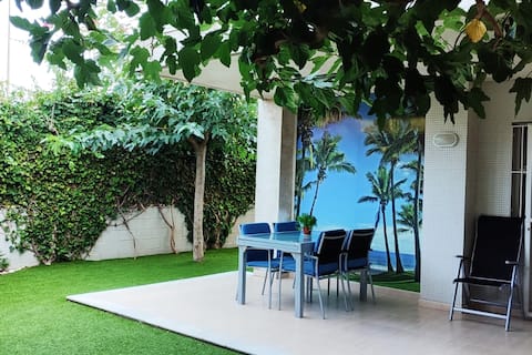 Apartment with  garden and oceanfront parking