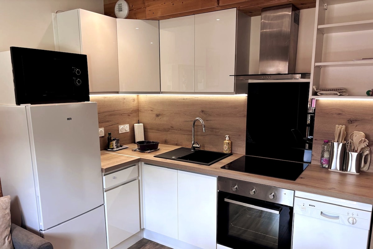 Airbnb performant: Morzine, new 2-bedroom apartment with mountain view and Multipass summer access à Morzine