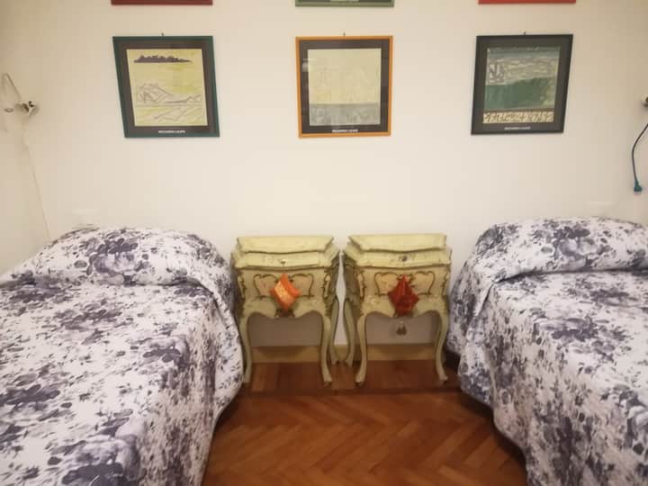 spálňa s oddelenými posteľami