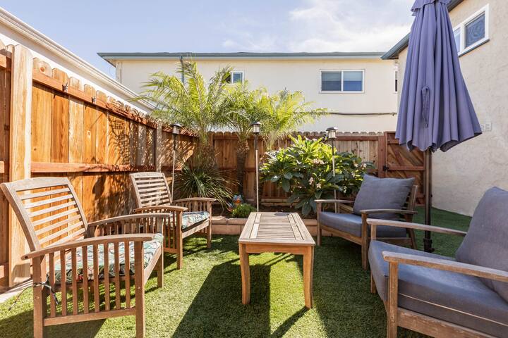 1 block to the beach,dog friendly w/ a.c.!