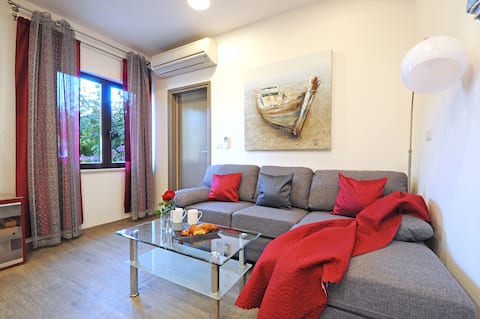 Popular Airbnb listing: Apartment Ancora, 150 m from the sea in Istarska županija