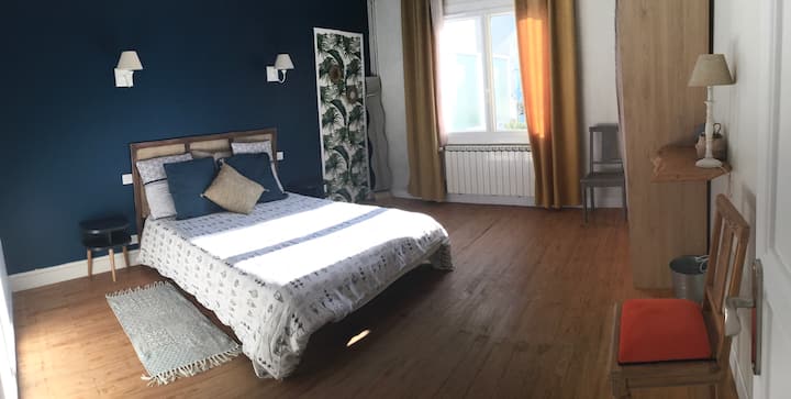 Habitación amplia y luminosa 