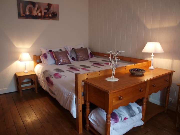 Chambre avec lit 160x200 et 3 lits 90x190