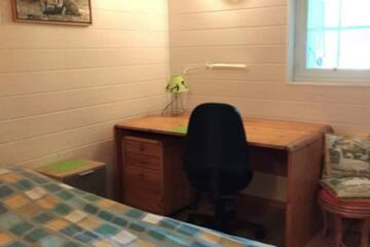 malá spálňa na prízemí/pracovný priestor