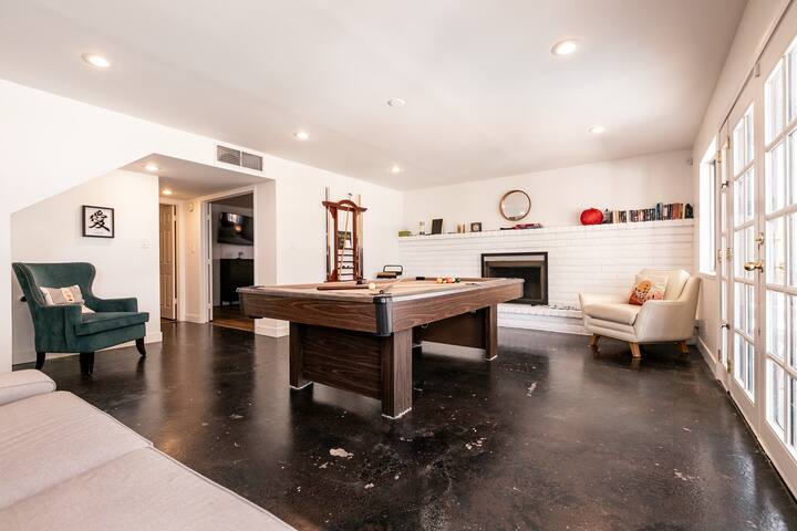 Bright, Modern 4BR with Beautiful Backyard & Pool! gallery image 3