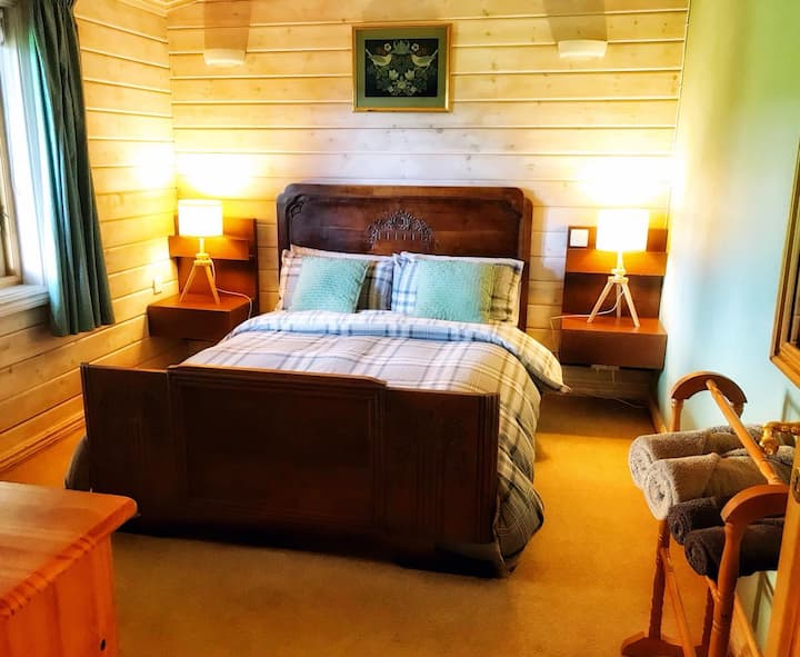 Главна стая с малко двойно легло