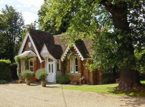 Gorgeous CountryCottage overlooking Windsor Castle