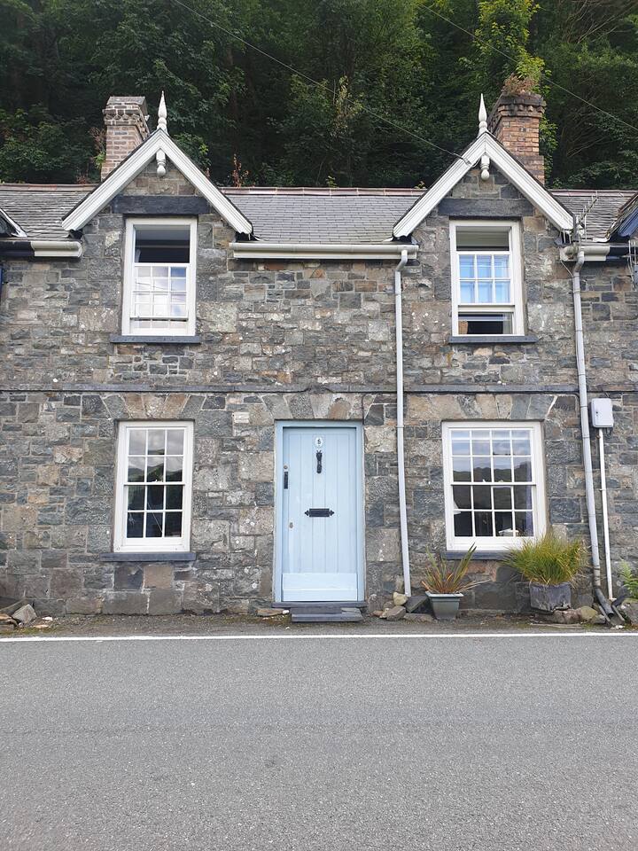 Arthog Terrace, near Barmouth, Snowdonia, Wales Cottages for Rent in