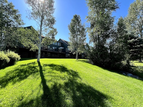 Lakeside 1bd/ba, parking, kitchenette + workspace