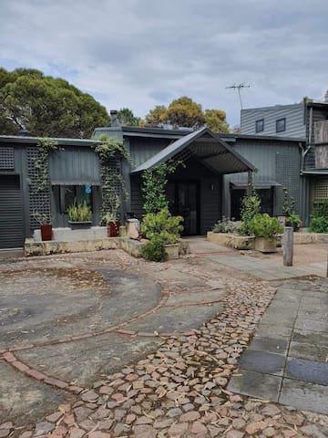 Lacabane Retreat – Jasmine House