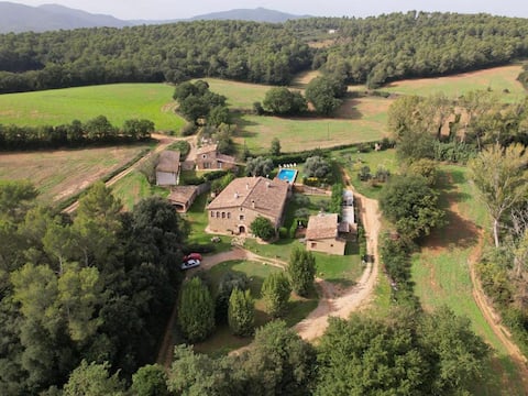 Mas Vilà exclusive use 4 Rural Houses 20+4 people