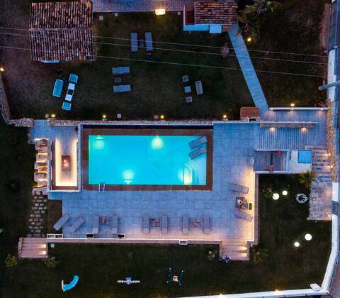 YELLOW apartment in Villa with swimming pool