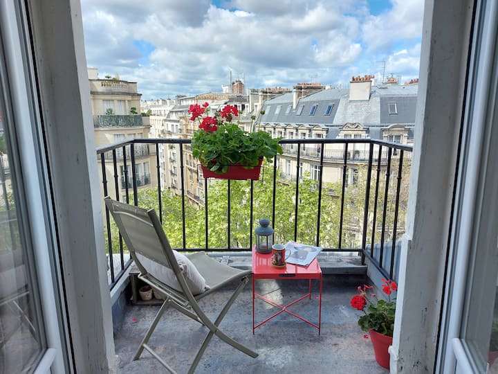 Balcony studio near Champs Elysées