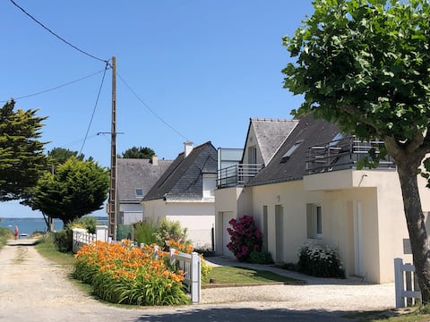 40 m from a pretty sheltered beach, comfortable house