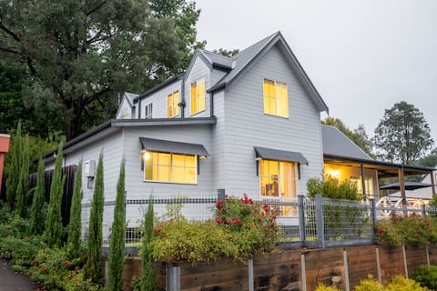 BlueMill Escape - Luxury, space, style and views!