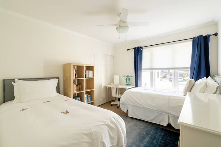 带单人床的4号客房