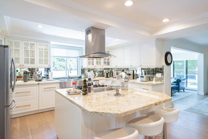 Luxury Resort new custom 5* AC Private Pool & Spa gallery image 3