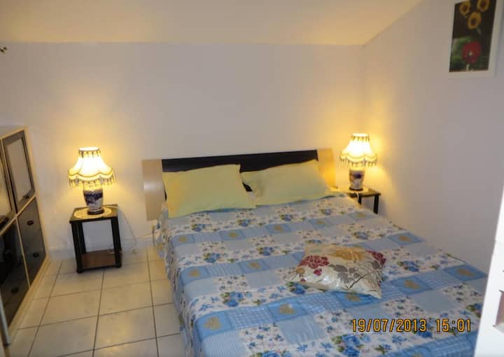 Спална соба 1 : 1 кревет 140/190 см