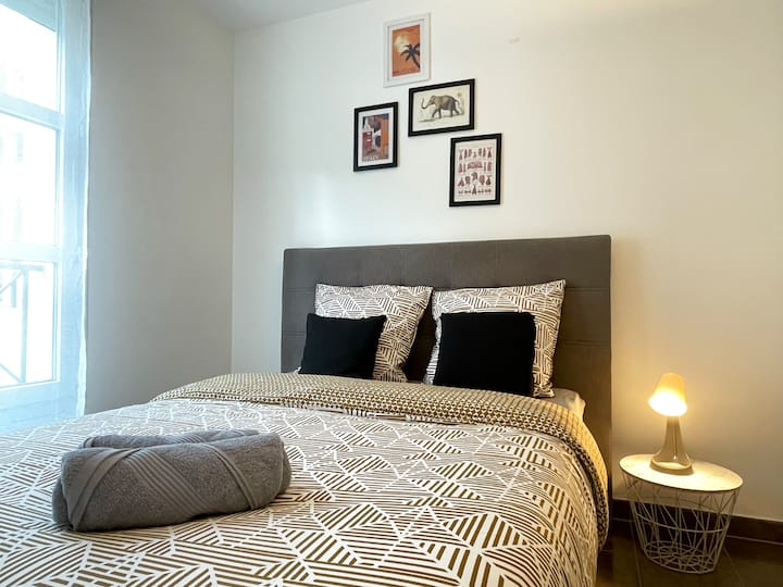 Დააგემოვნეთ ჩვენი საწოლის განსაკუთრებული კომფორტი და შესთავაზეთ დასვენება და გამაგრილებელი ღამეები.