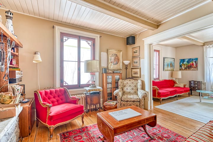 Gorgeous 1847 Home, Park Room, Walk To Restaurants - Kanata