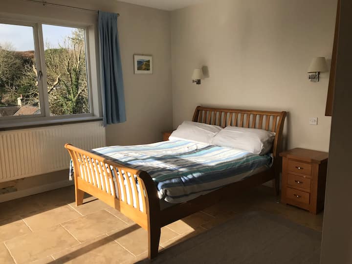 Dhomë gjumi master me dush dhe lavaman en-suite