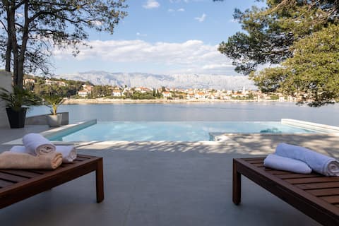 Justina holiday home with heated pool on the beach