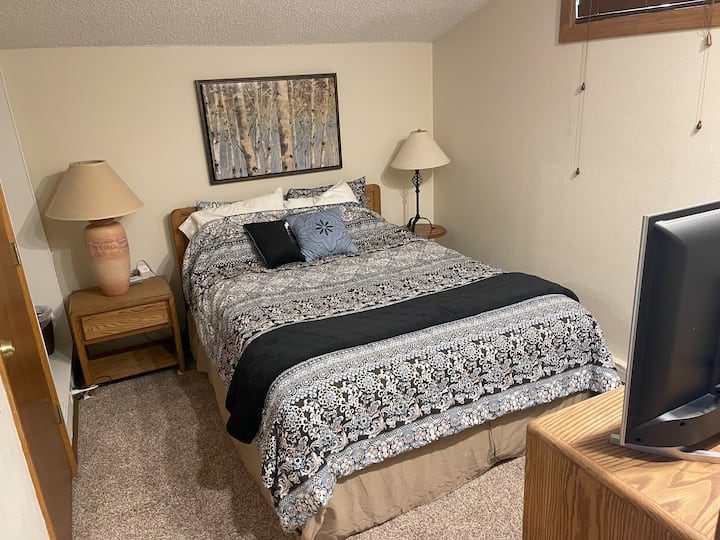 ห้องนอนควีนไซส์อยู่นอกพื้นที่ห้องใต้หลังคา