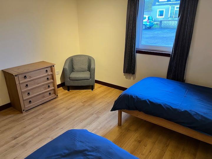 Downstairs Twin Bedroom - 2 Single Beds