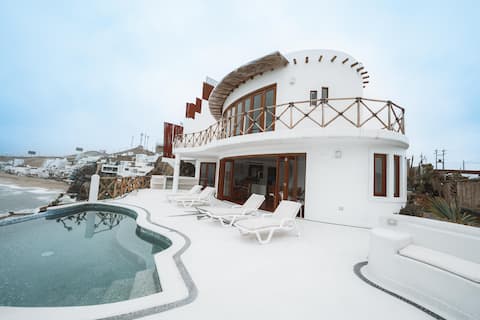 Amazing Villa with Beach and Pool