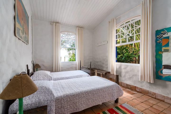 חדר שינה 3, בחדר הזה יש עכשיו מיטת קווין סייז במקום שתי מיטות יחיד.