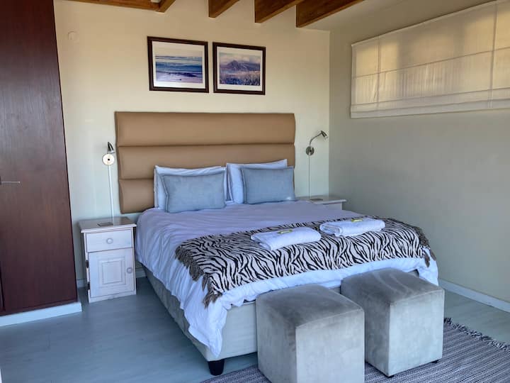 חדר השינה הראשי למעלה